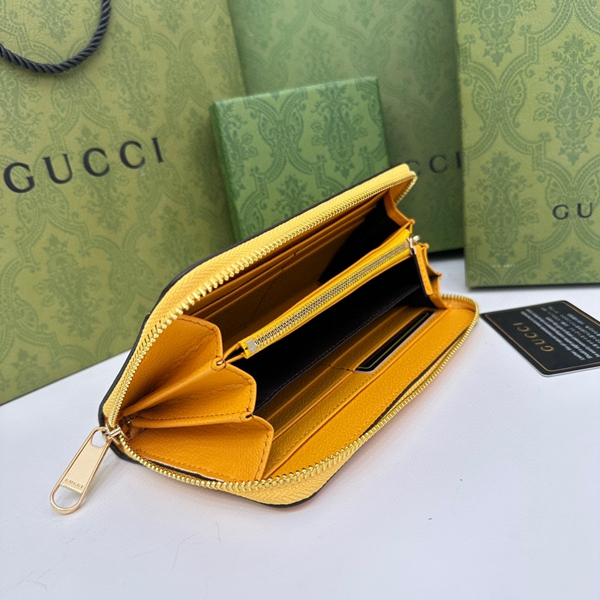 グッチ財布コピー着用イメージ